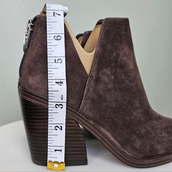 Vince Camuto Gigietta Suede Back Zip Chelsea Booties Brown Size 7.5 - Picture 9 of 14
